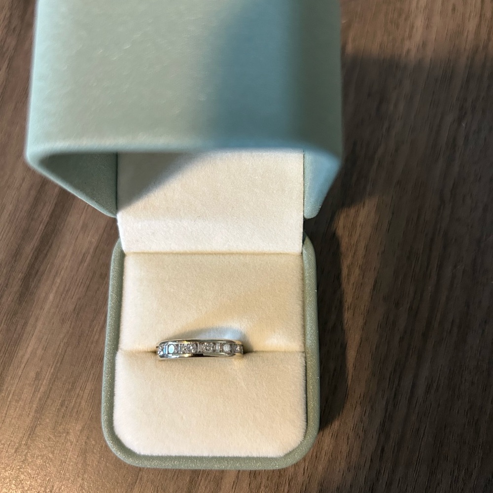 Stunning 14KT white gold custom made diamond band - Picture 2 of 7